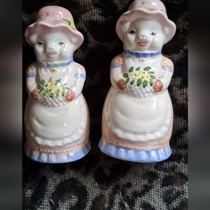 Cute Little Pig Salt And Pepper Shakers (2 Lady Pigs)